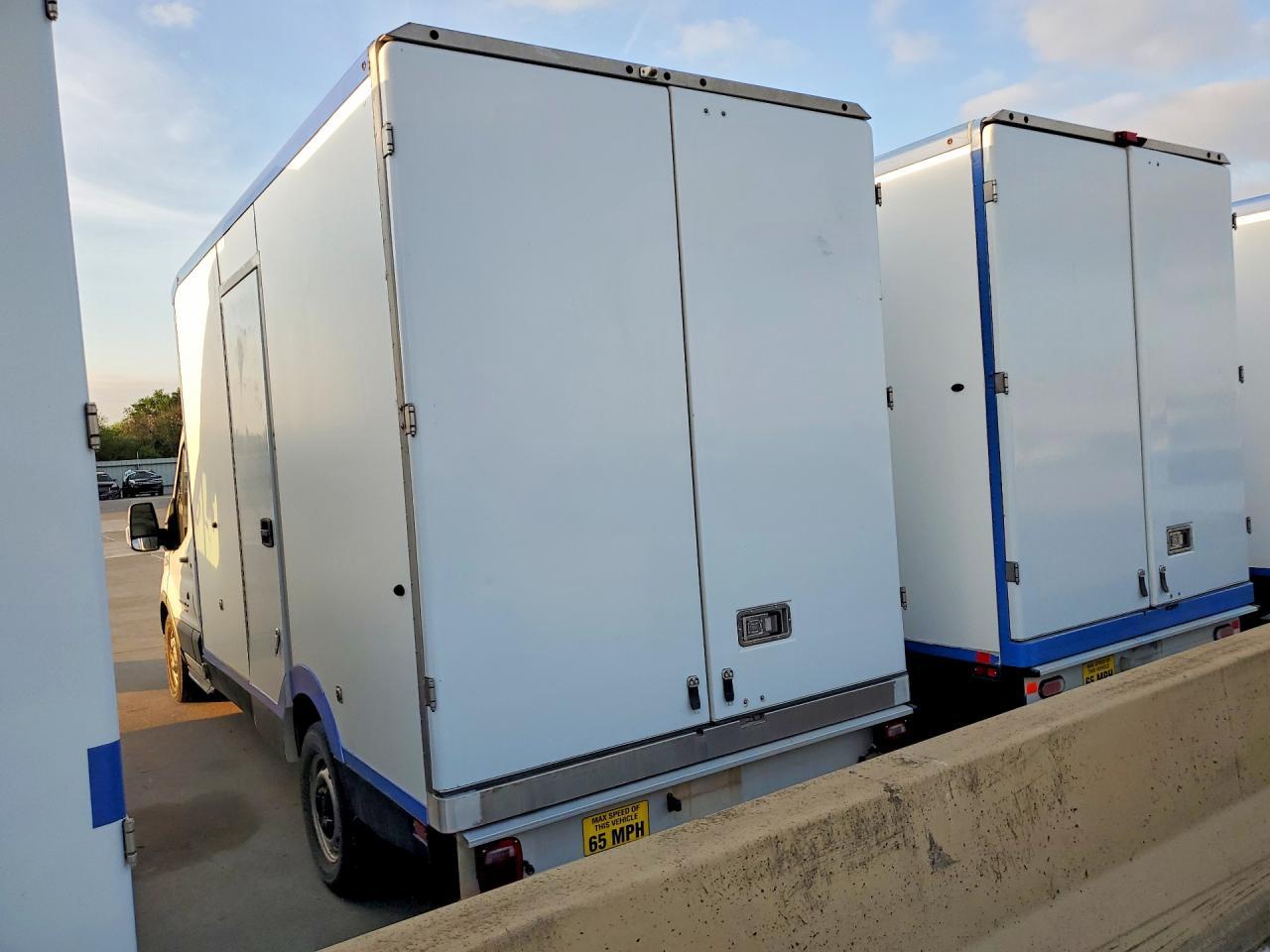 2023 Ford Transit Delivery Truck - Фото 2