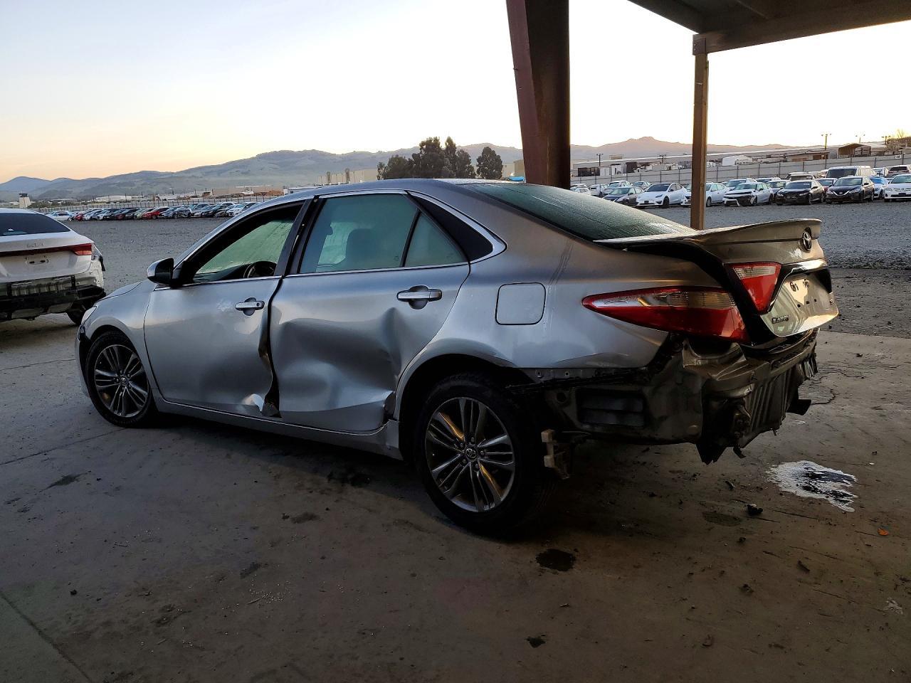 2017 Toyota Camry Se - Фото 2