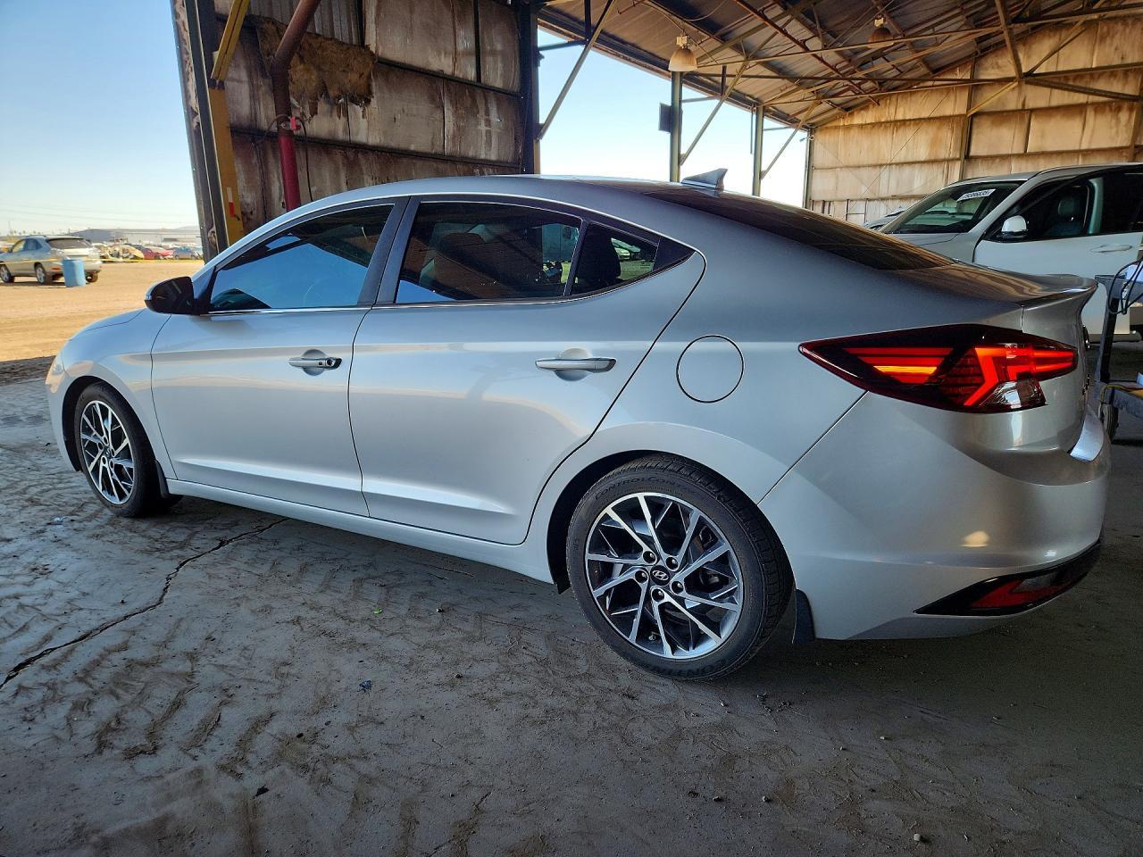 2020 Hyundai Elantra Limited - Фото 2