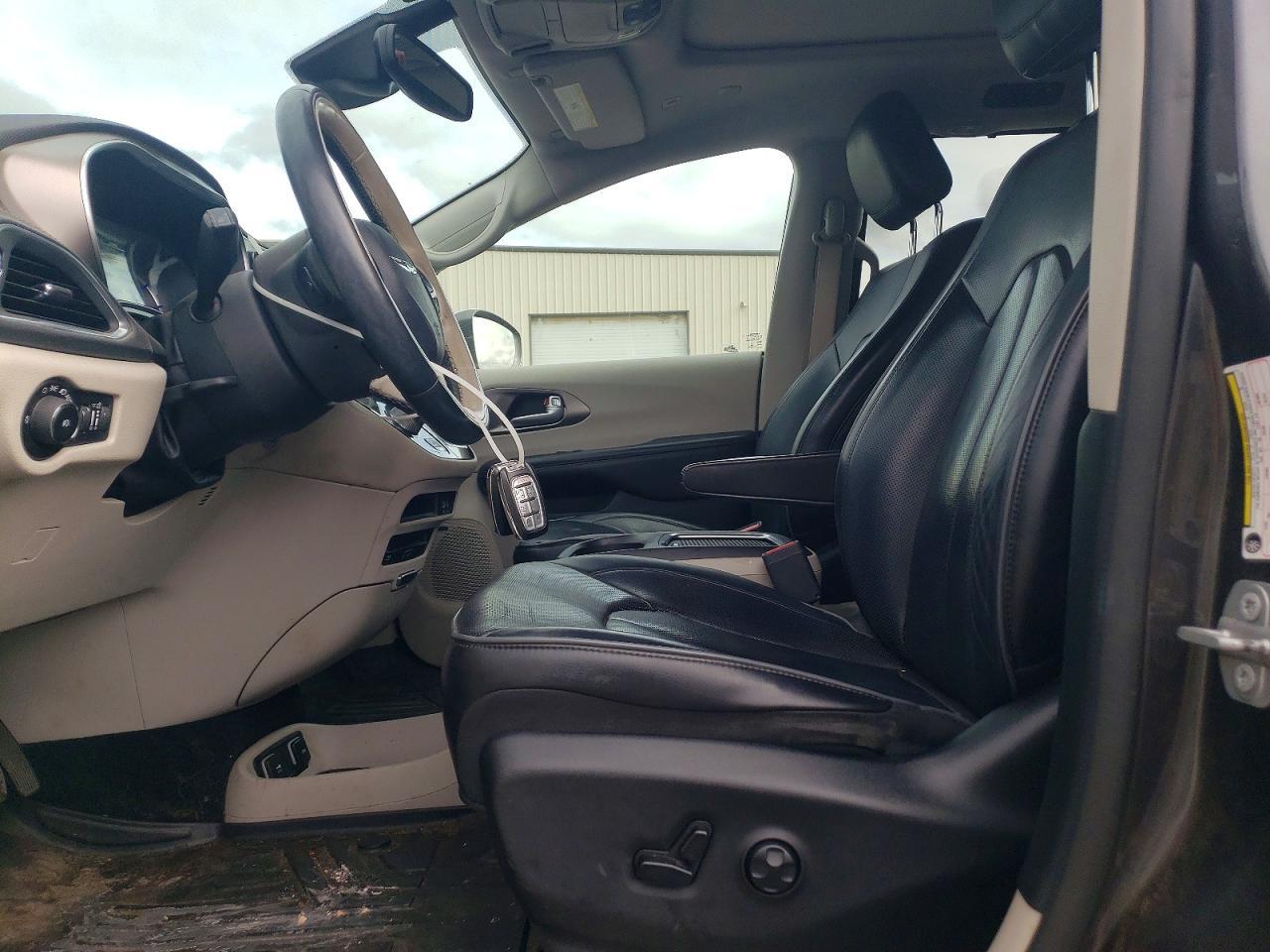 2018 Chrysler Pacifica Hybrid Limited - Image 7