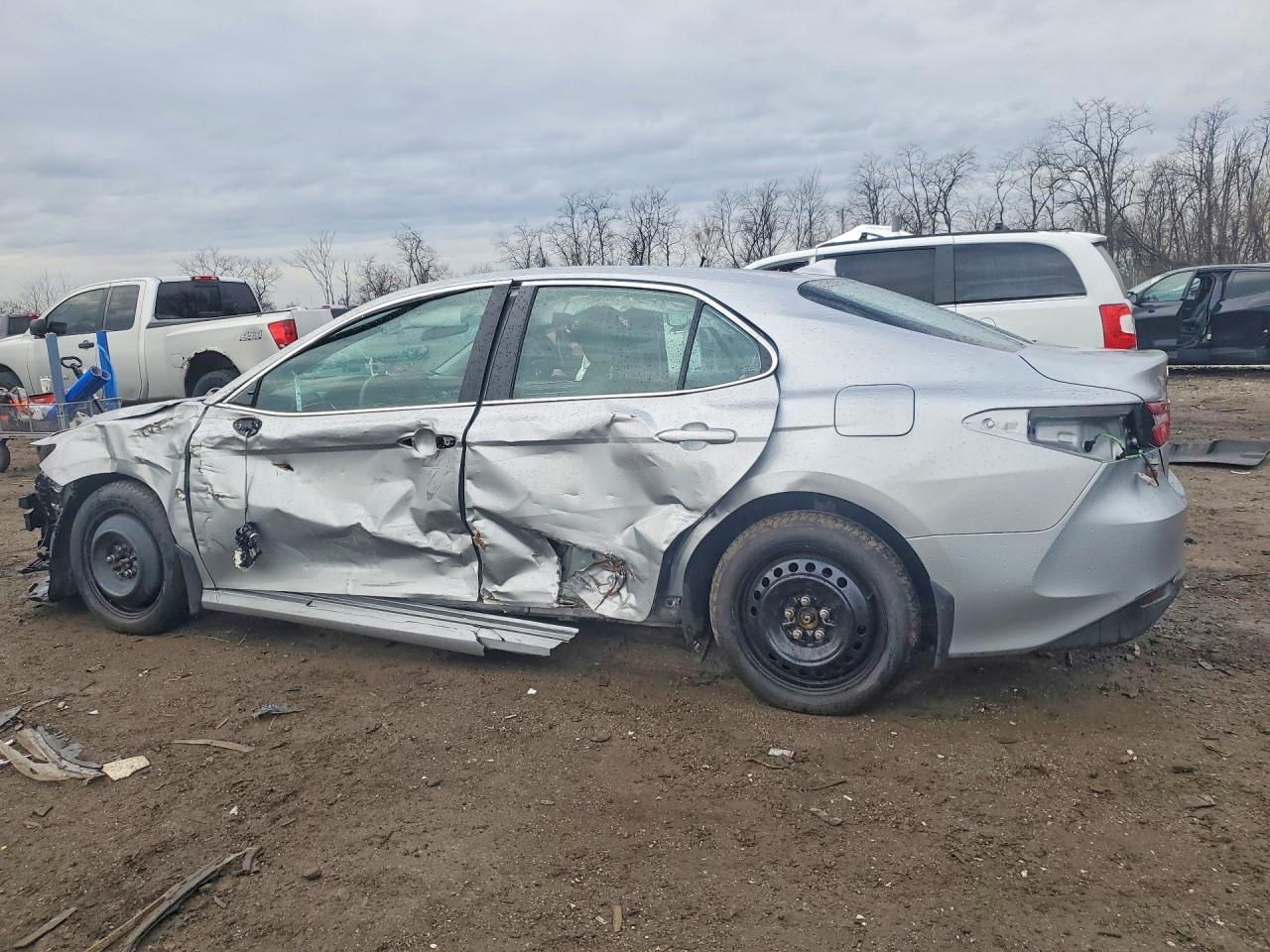 2023 Toyota Camry Le - Фото 2