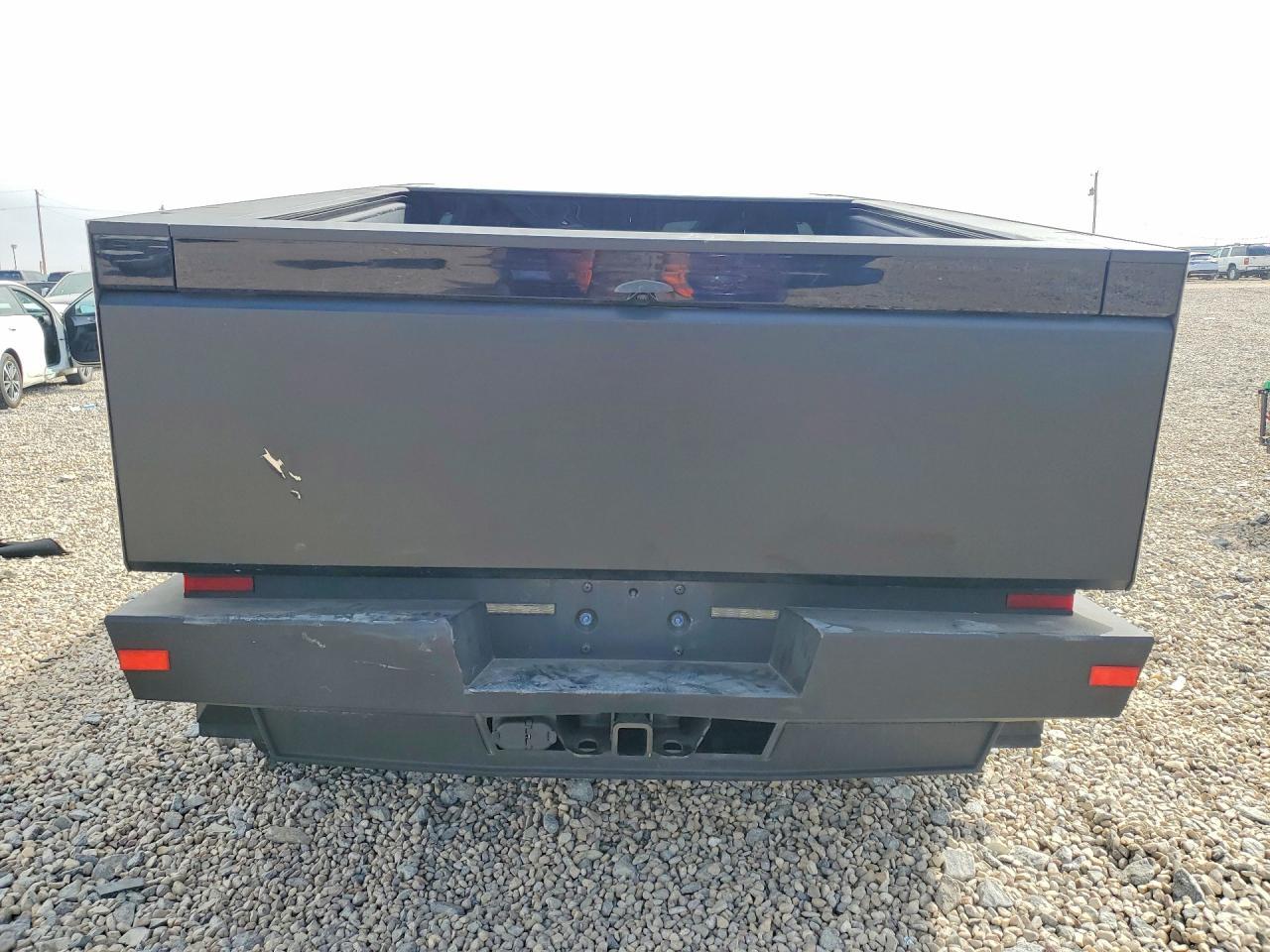 2025 Tesla Cybertruck - Image 6