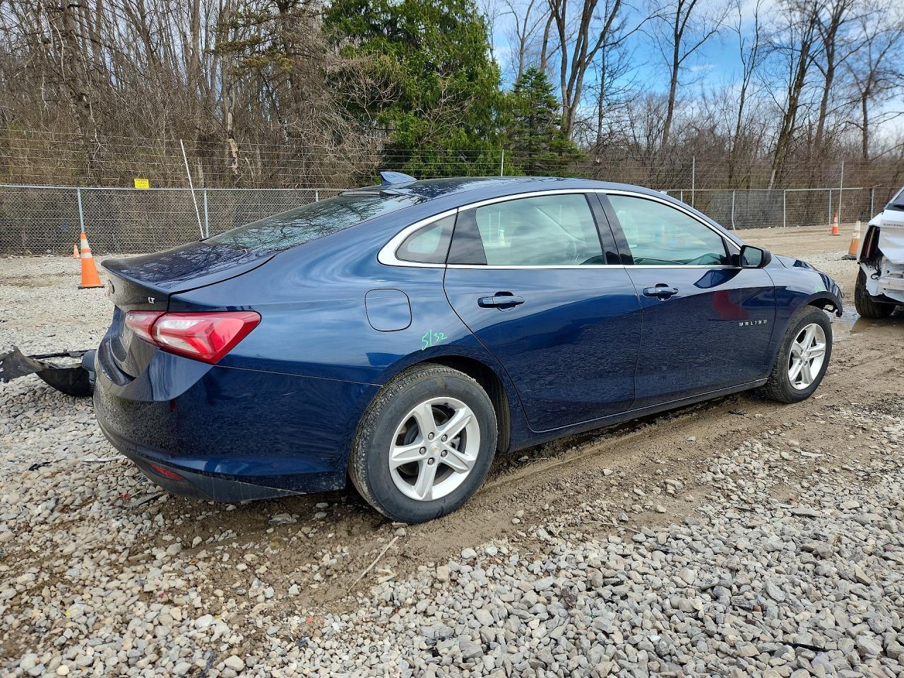 2022 Chevrolet Malibu Lt - Фото 3