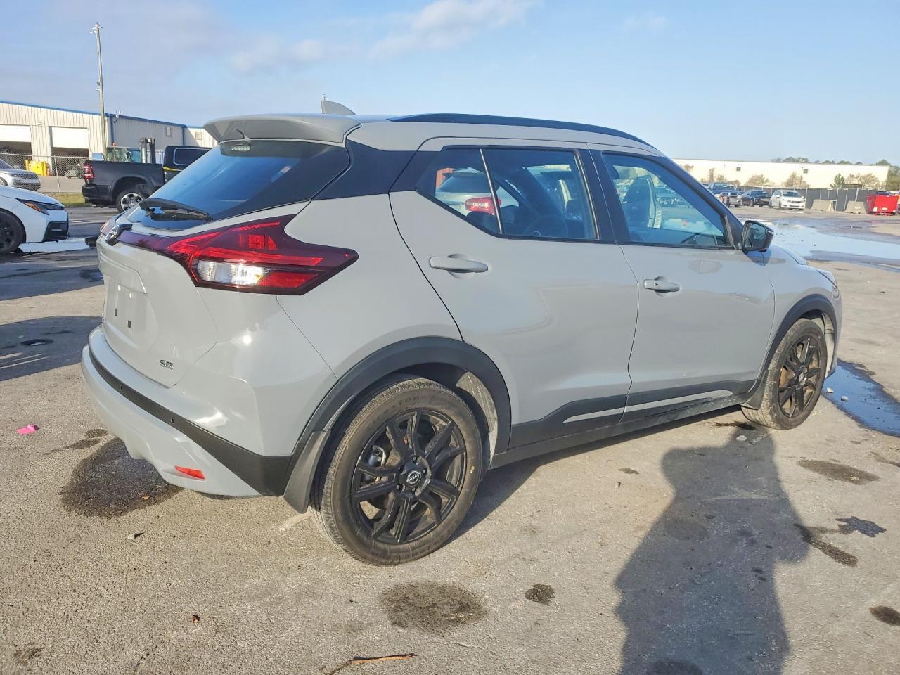 2024 Nissan Kicks Sr - Image 3