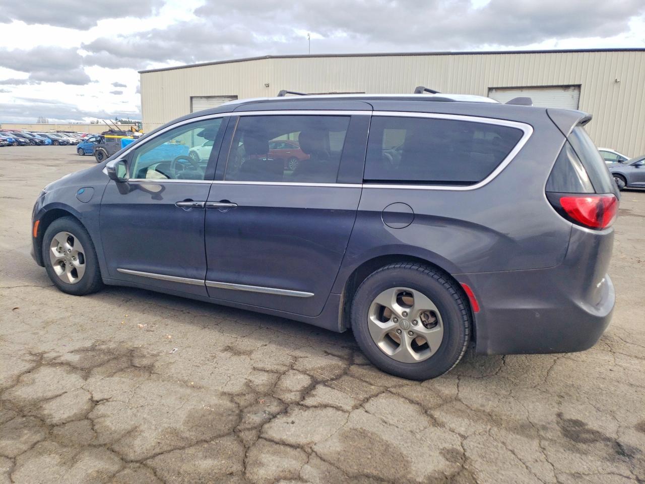 2018 Chrysler Pacifica Hybrid Limited - Image 2