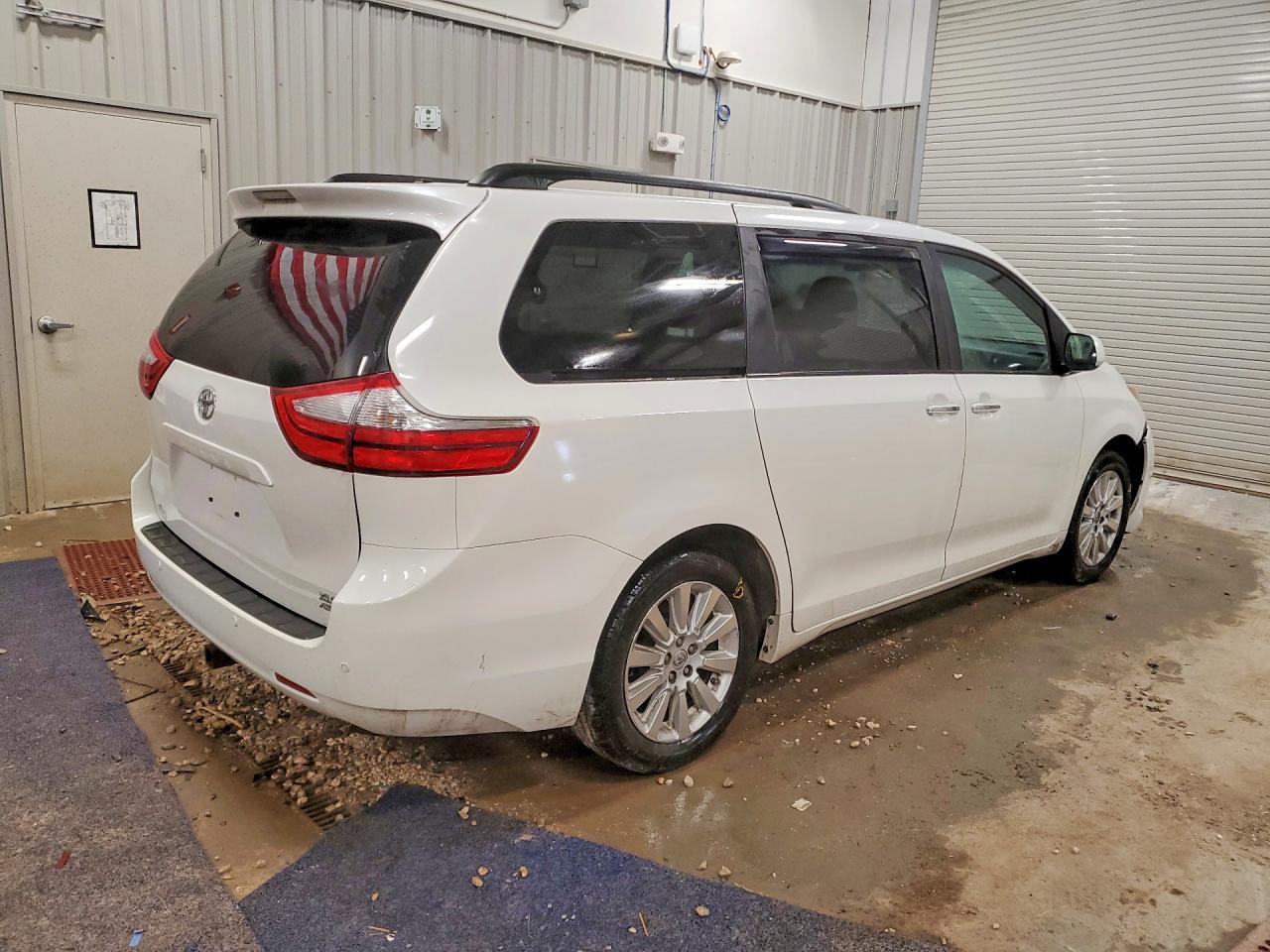 2015 Toyota Sienna Xle 7-Passenger - Image 3