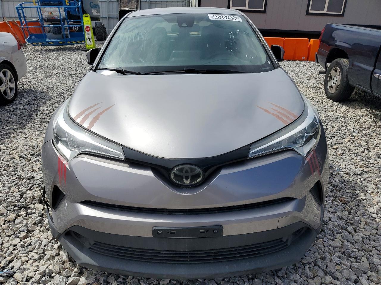 2019 Toyota C-Hr Le - Image 5