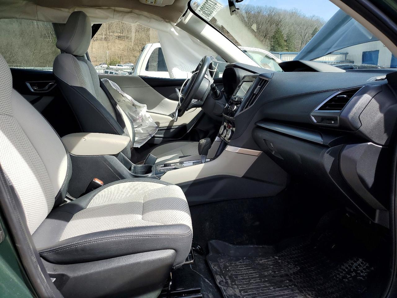 2022 Subaru Forester Premium - Image 7