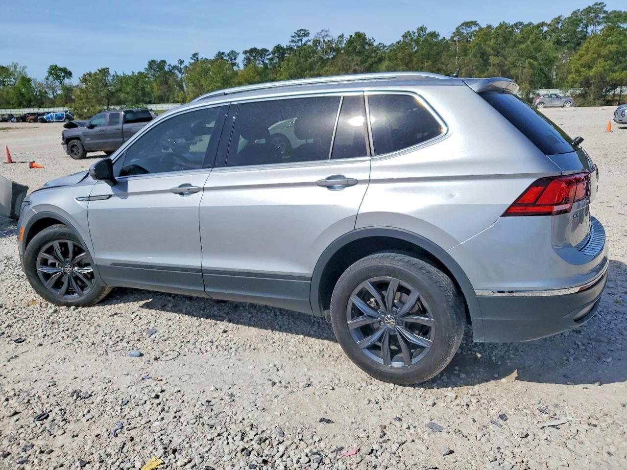 2023 Volkswagen Tiguan Se - Фото 2