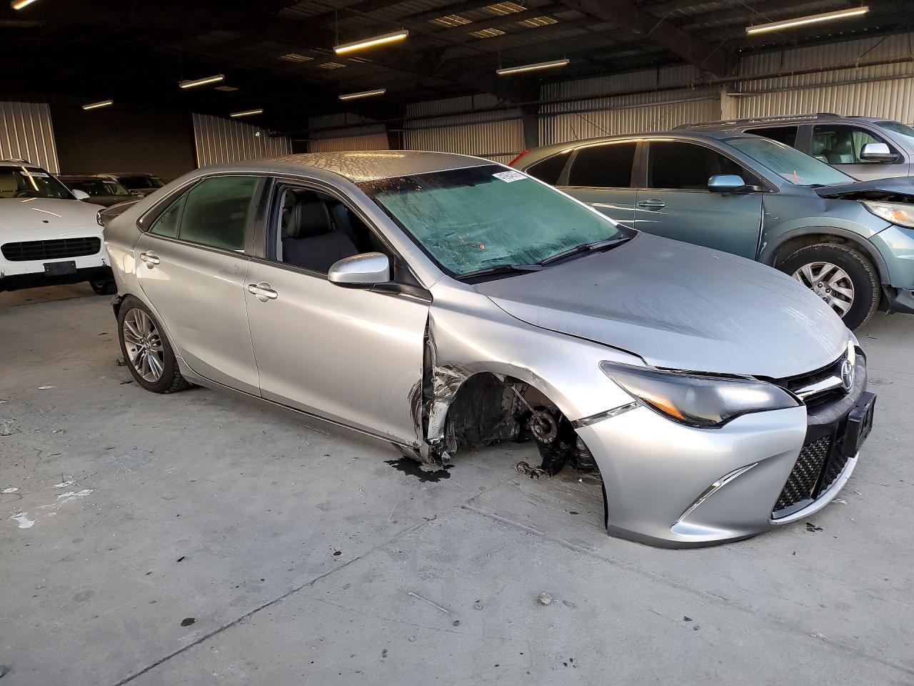 2017 Toyota Camry Se - Фото 4