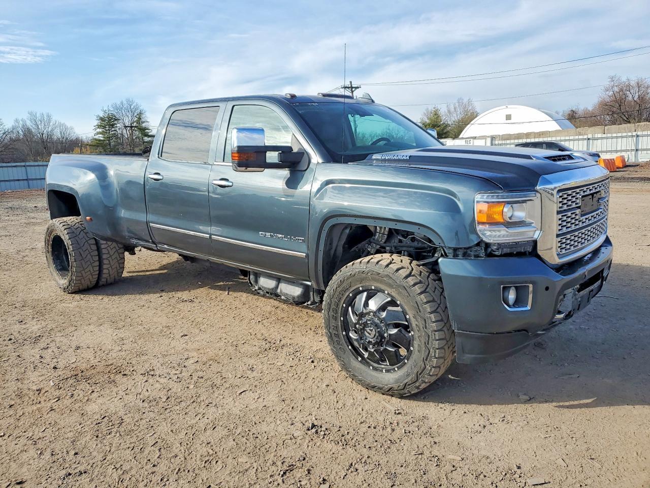 2019 GMC Sierra K3500 Denali - Image 4