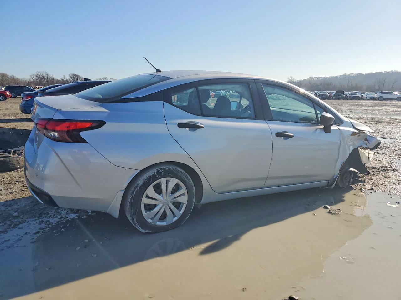 2021 Nissan Versa S - Фото 3