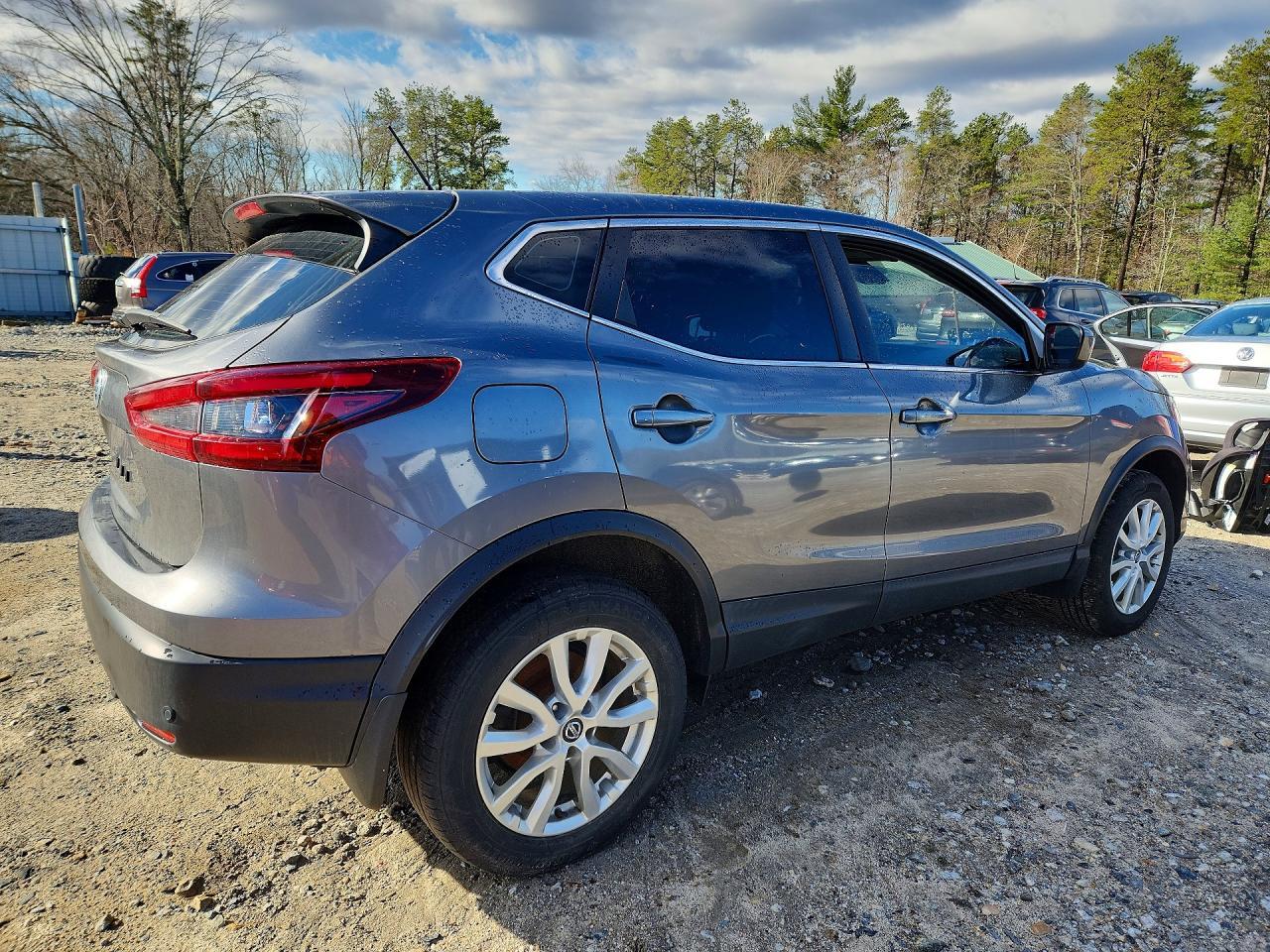 2020 Nissan Rogue Sport S - Image 3