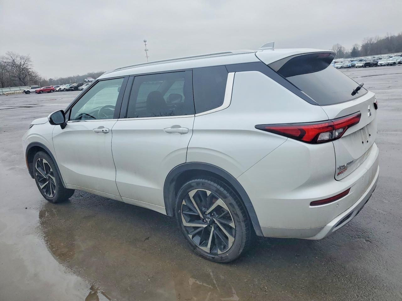 2022 Mitsubishi Outlander - Фото 2