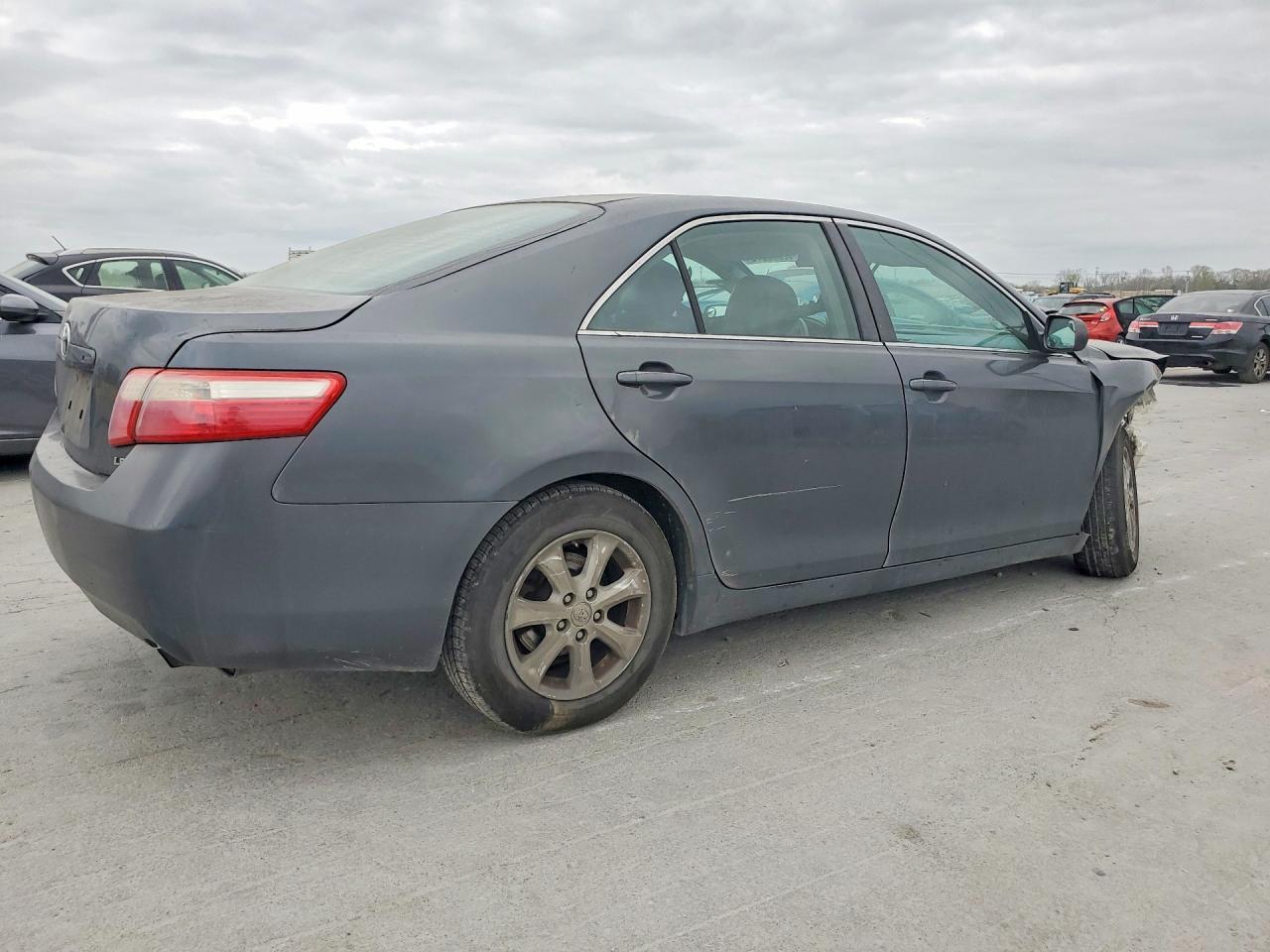 2008 Toyota Camry Le - Фото 3