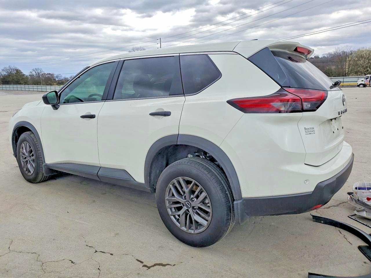 2027 Nissan Rogue S - Фото 2