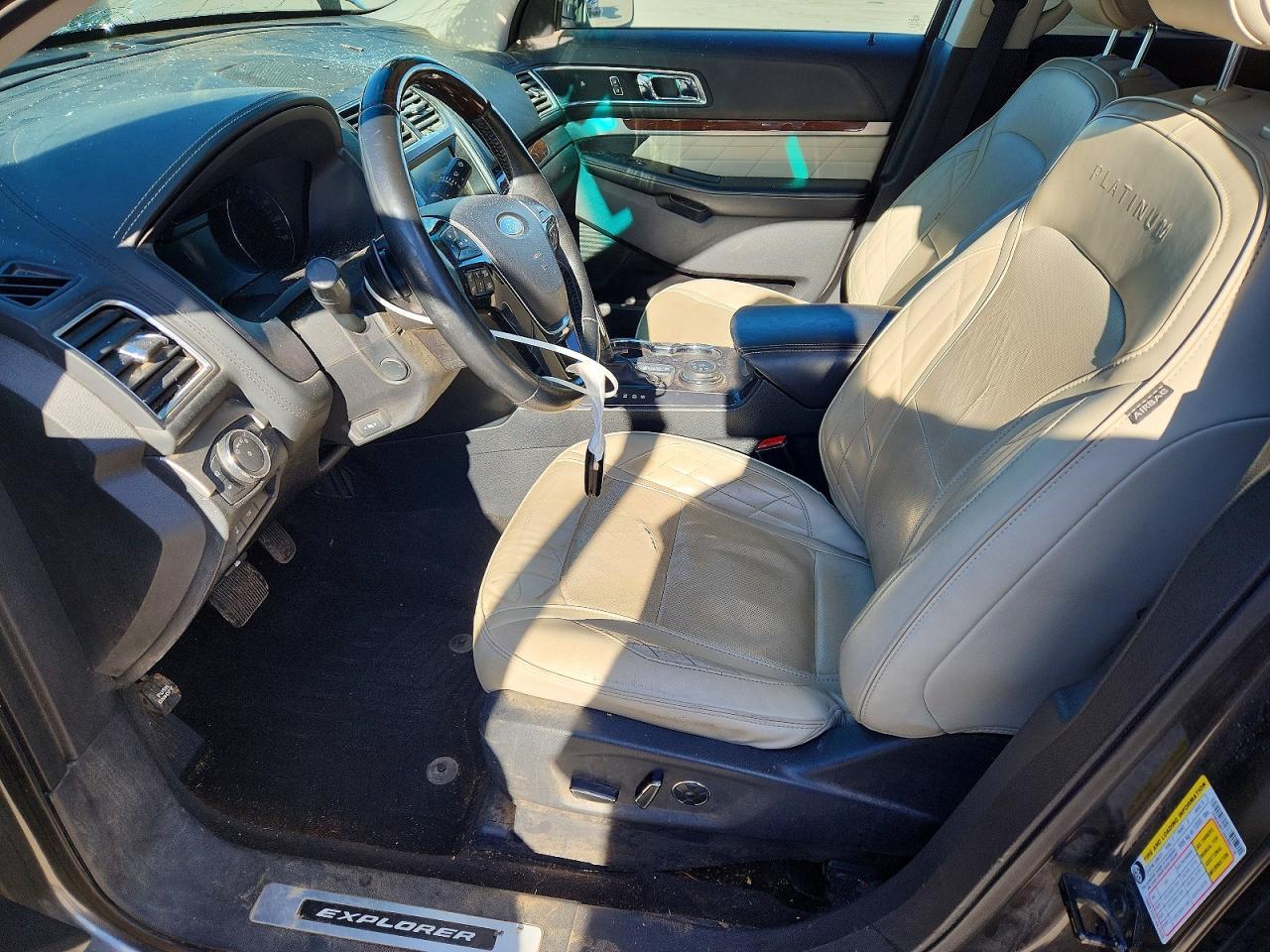 2016 Ford Explorer Platinum - Image 7