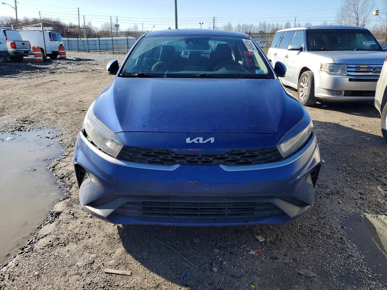 2023 Kia Forte Lxs - Image 5