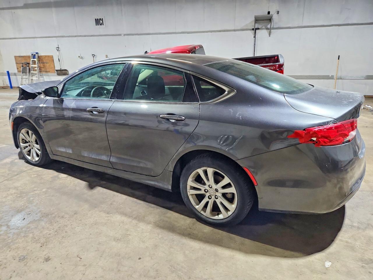 2015 Chrysler 200 Limited - Фото 2