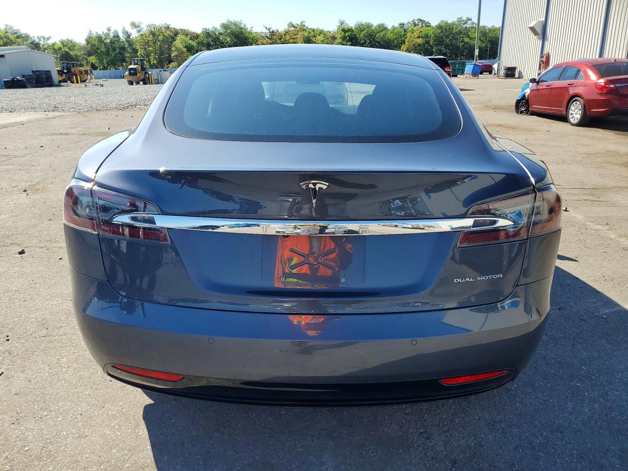 2020 Tesla Model S - Фото 6