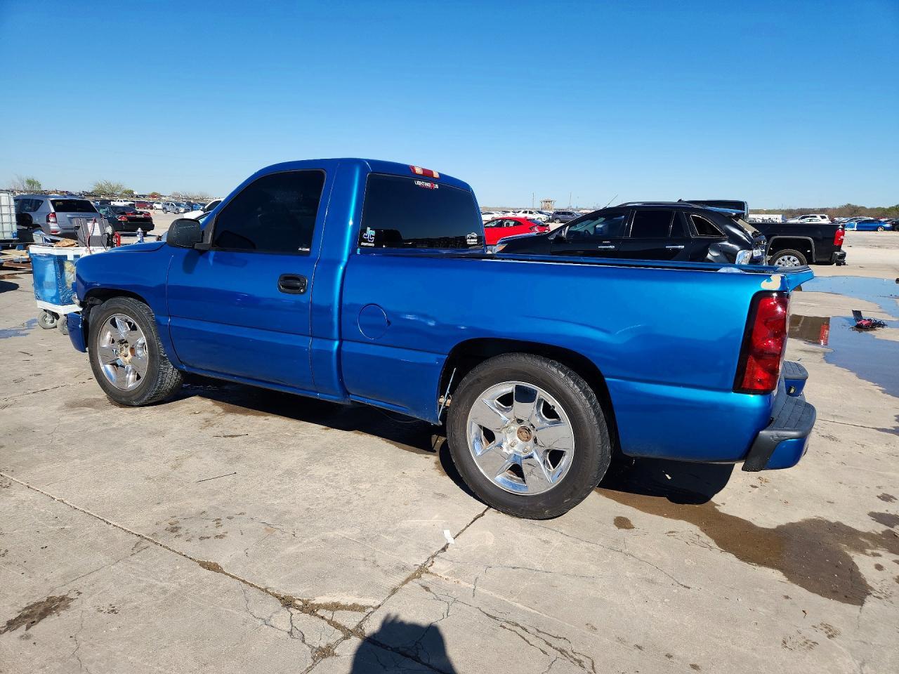 2000 Chevrolet Silverado C1500 - Image 2