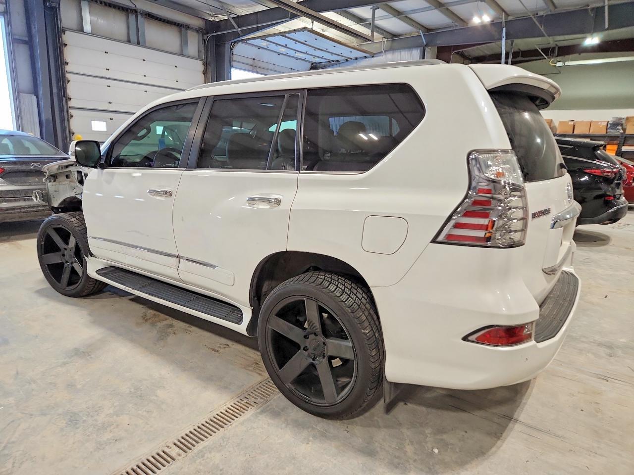 2016 Lexus Gx 460 Base - Image 2