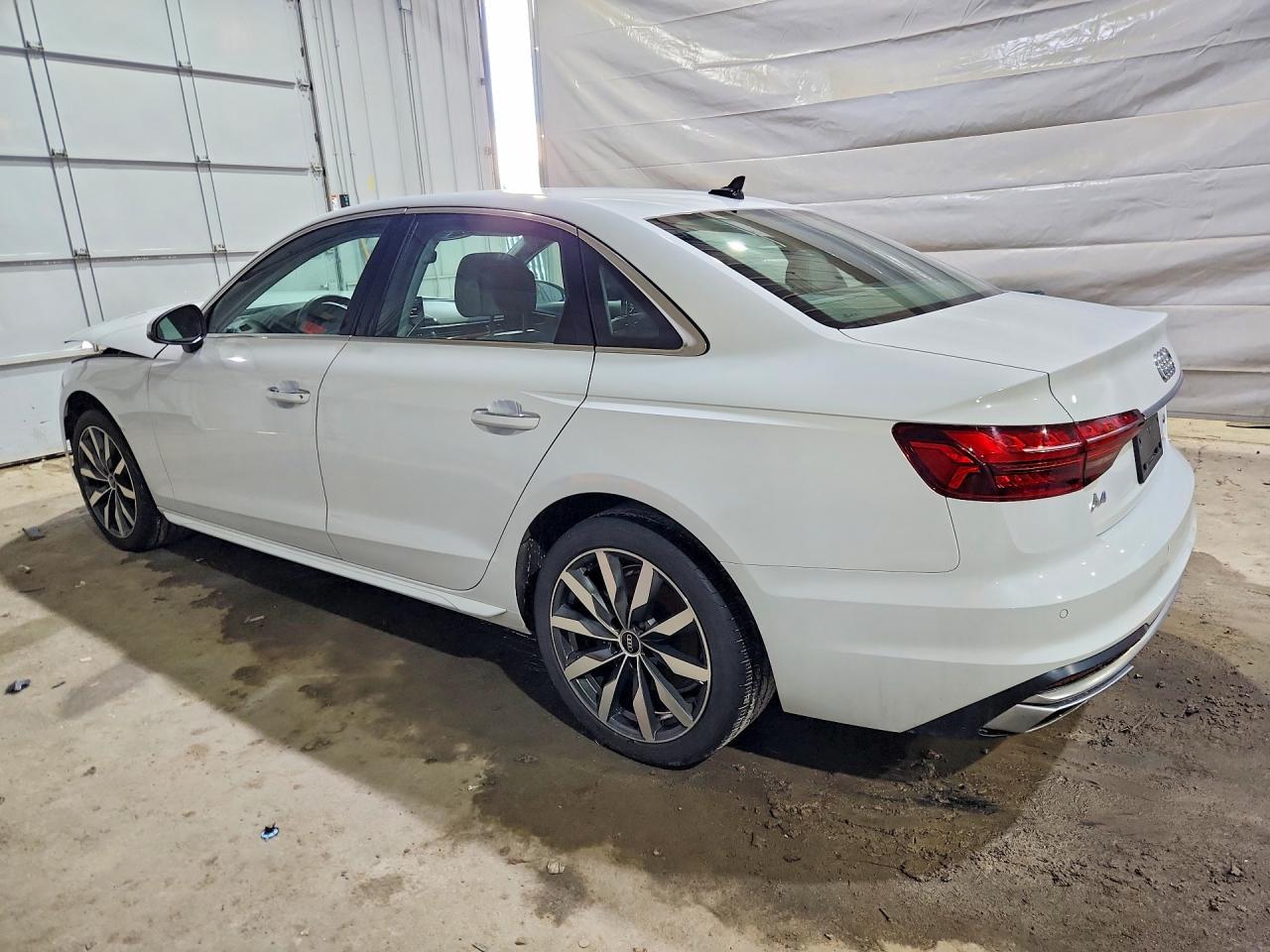 2021 Audi A4 Premium Plus 40 - Фото 2