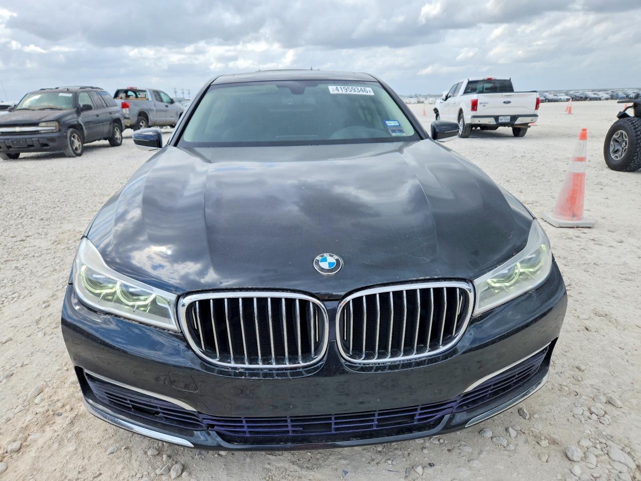 2016 BMW 750 I - Фото 5
