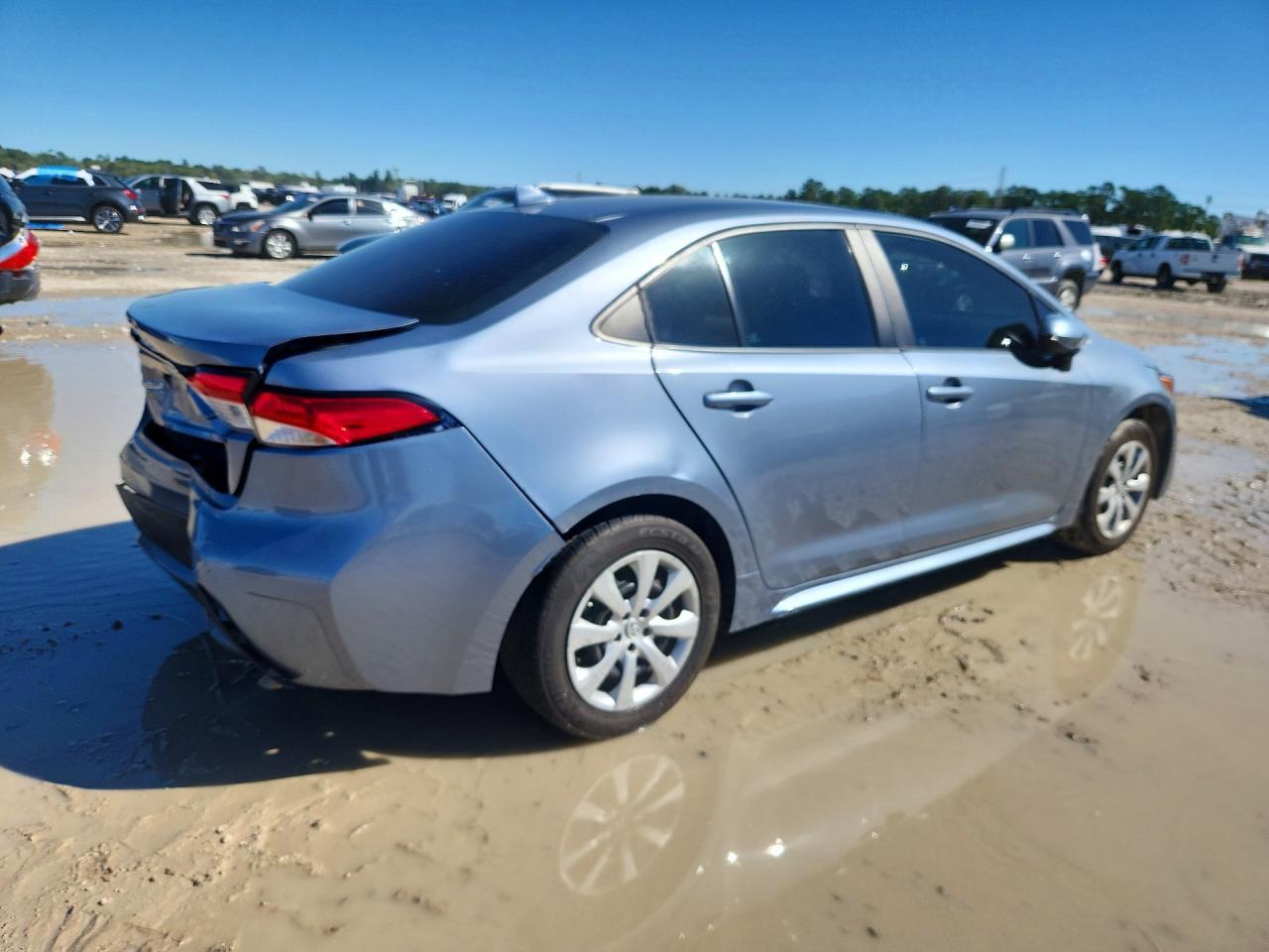 2022 Toyota Corolla Le - Image 3