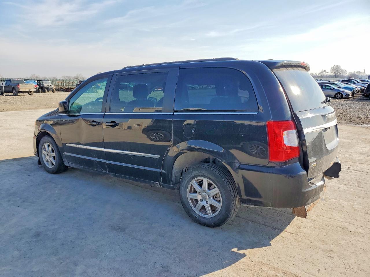 2012 Chrysler Town & Country Touring - Image 2