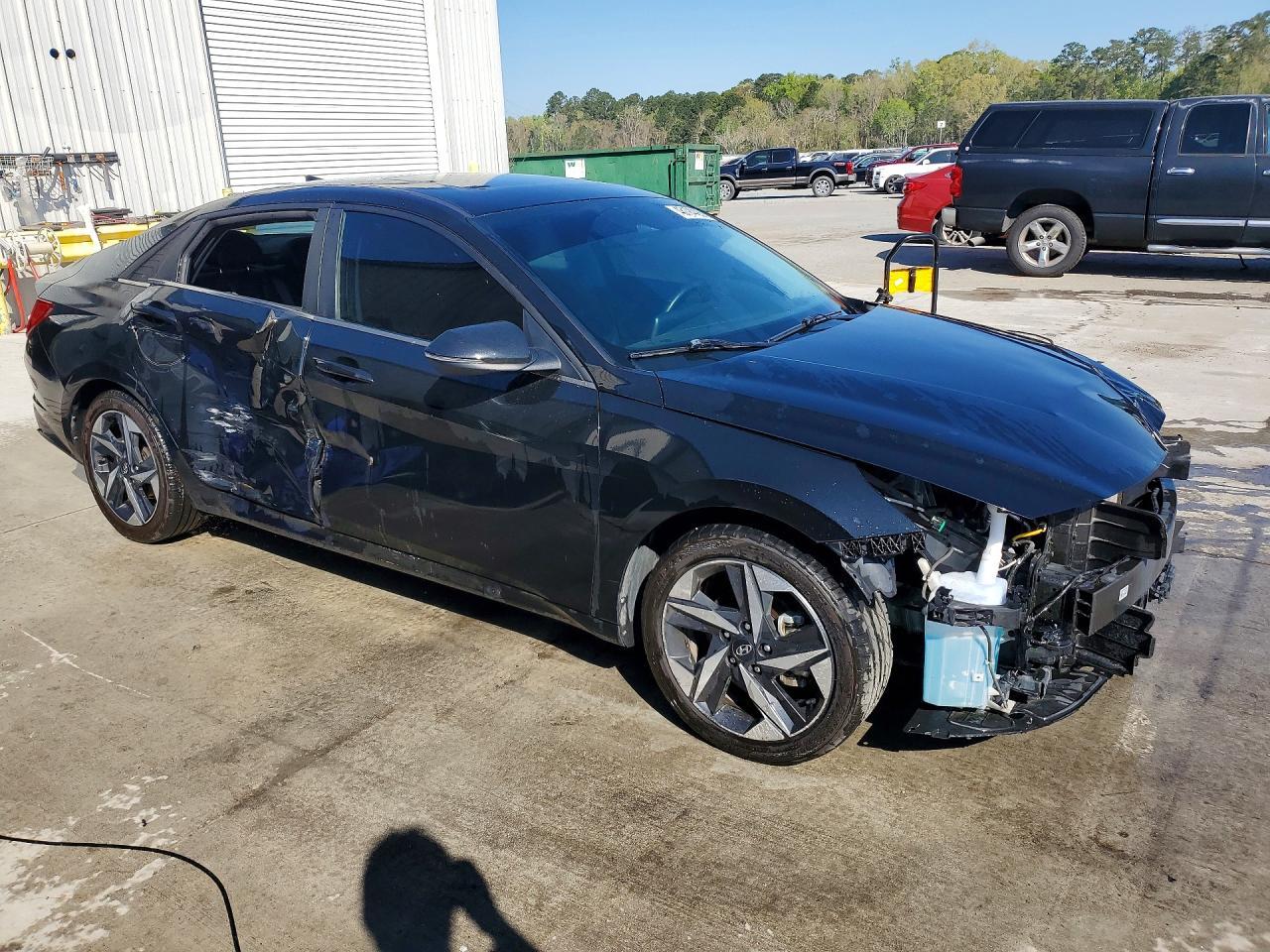 2023 Hyundai Elantra Limited - Image 4