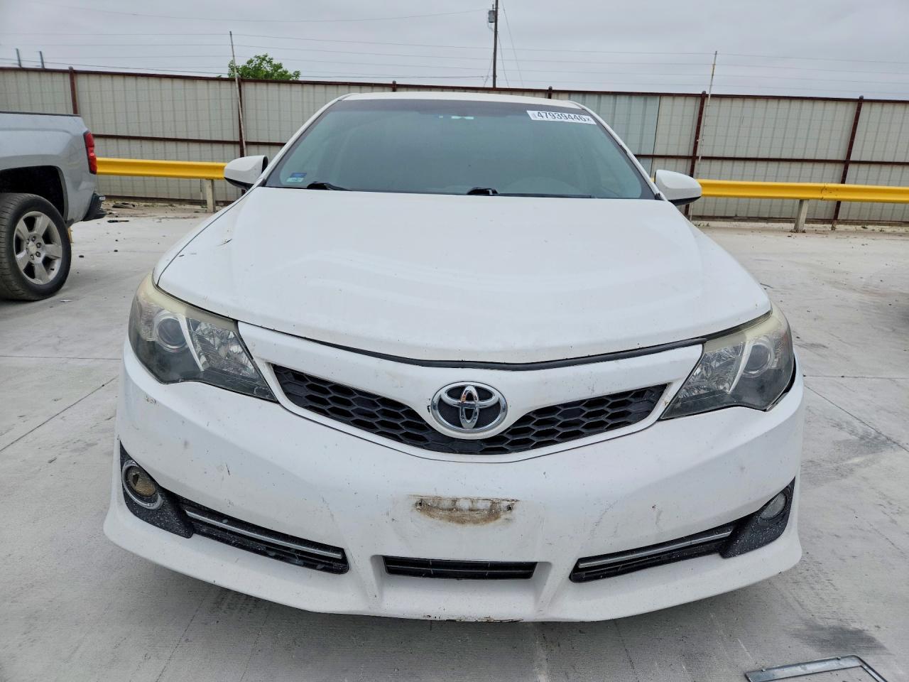 2014 Toyota Camry Se - Image 5