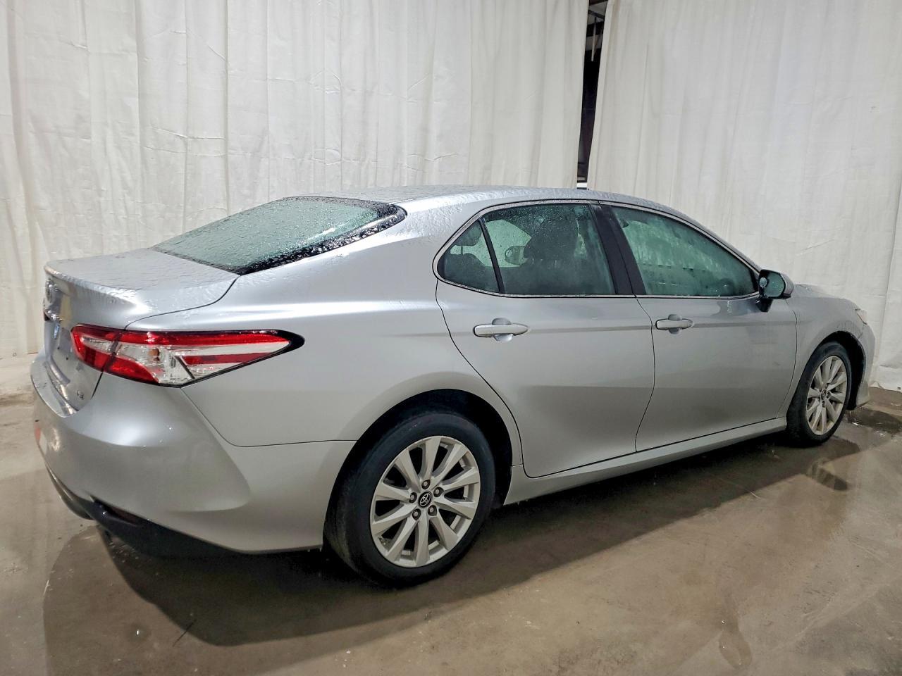 2018 Toyota Camry Le - Image 3