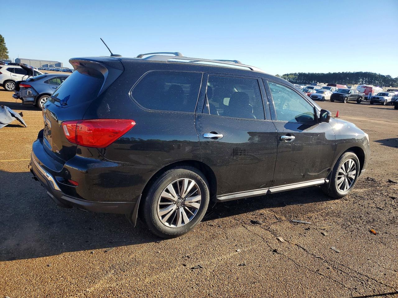 2017 Nissan Pathfinder Sl - Фото 3