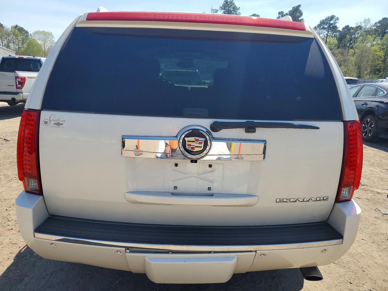 2014 Cadillac Escalade Luxury - Image 6