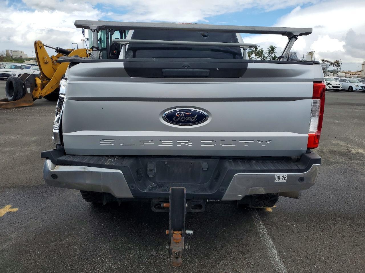 2017 Ford F350 Super Duty - Фото 6
