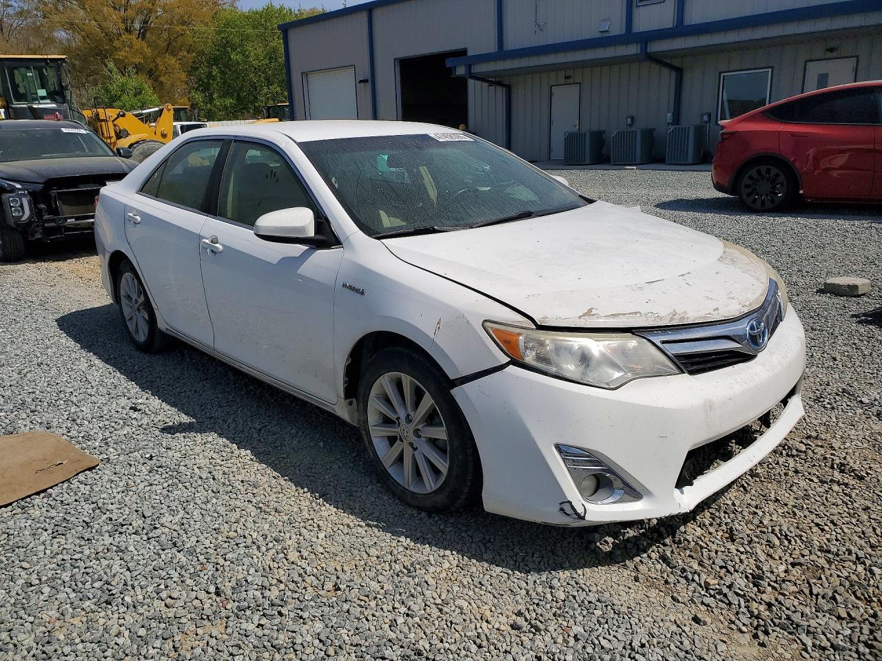 2014 Toyota Camry Hybrid Xle - Image 4