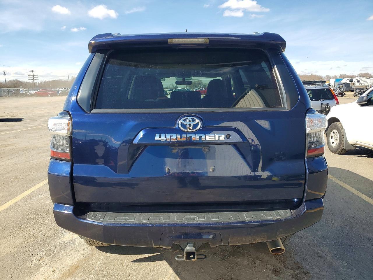 2016 Toyota 4Runner Sr5 - Image 6