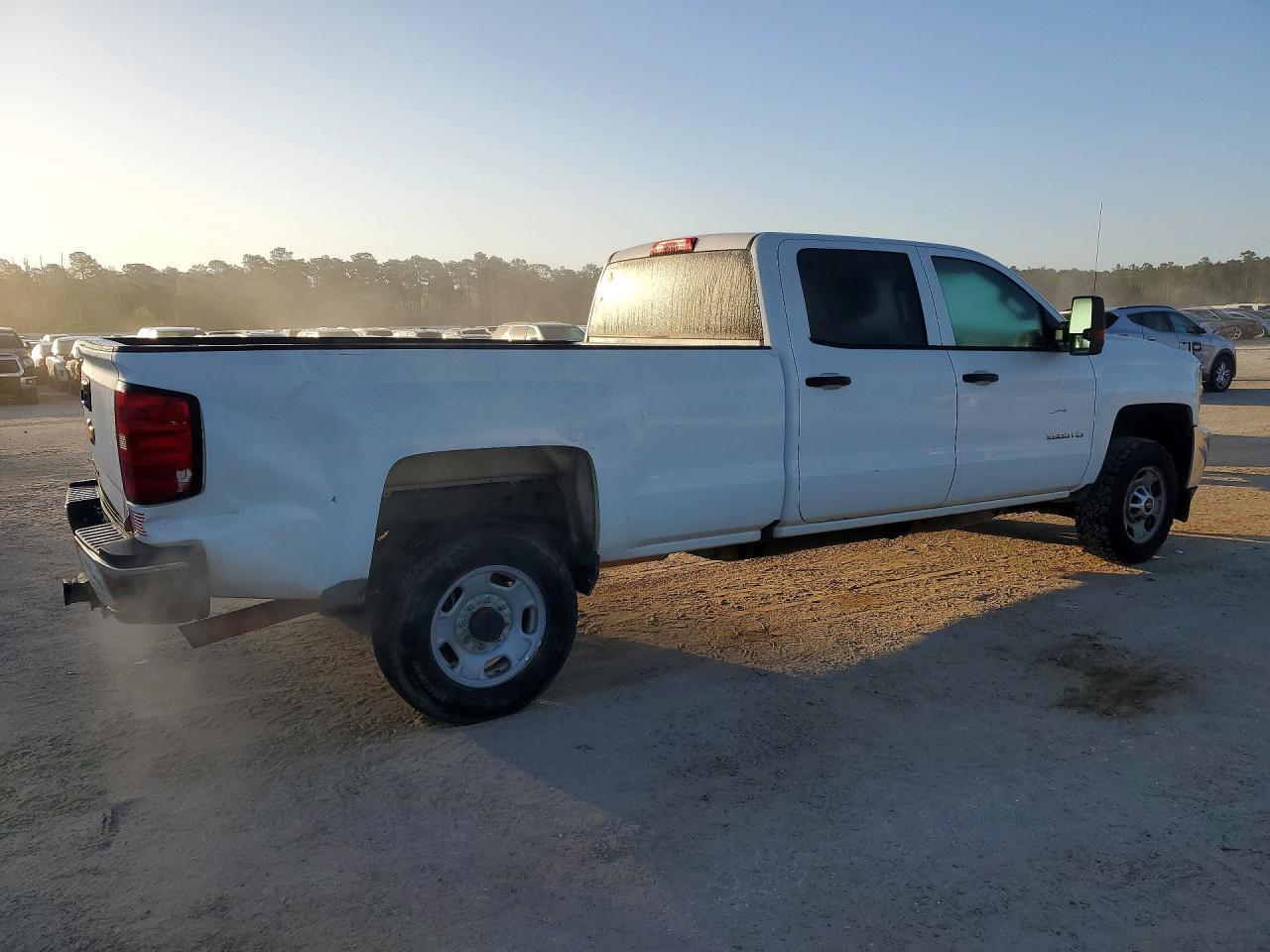 2019 Chevrolet Silverado C2500 Heavy Duty - Фото 3