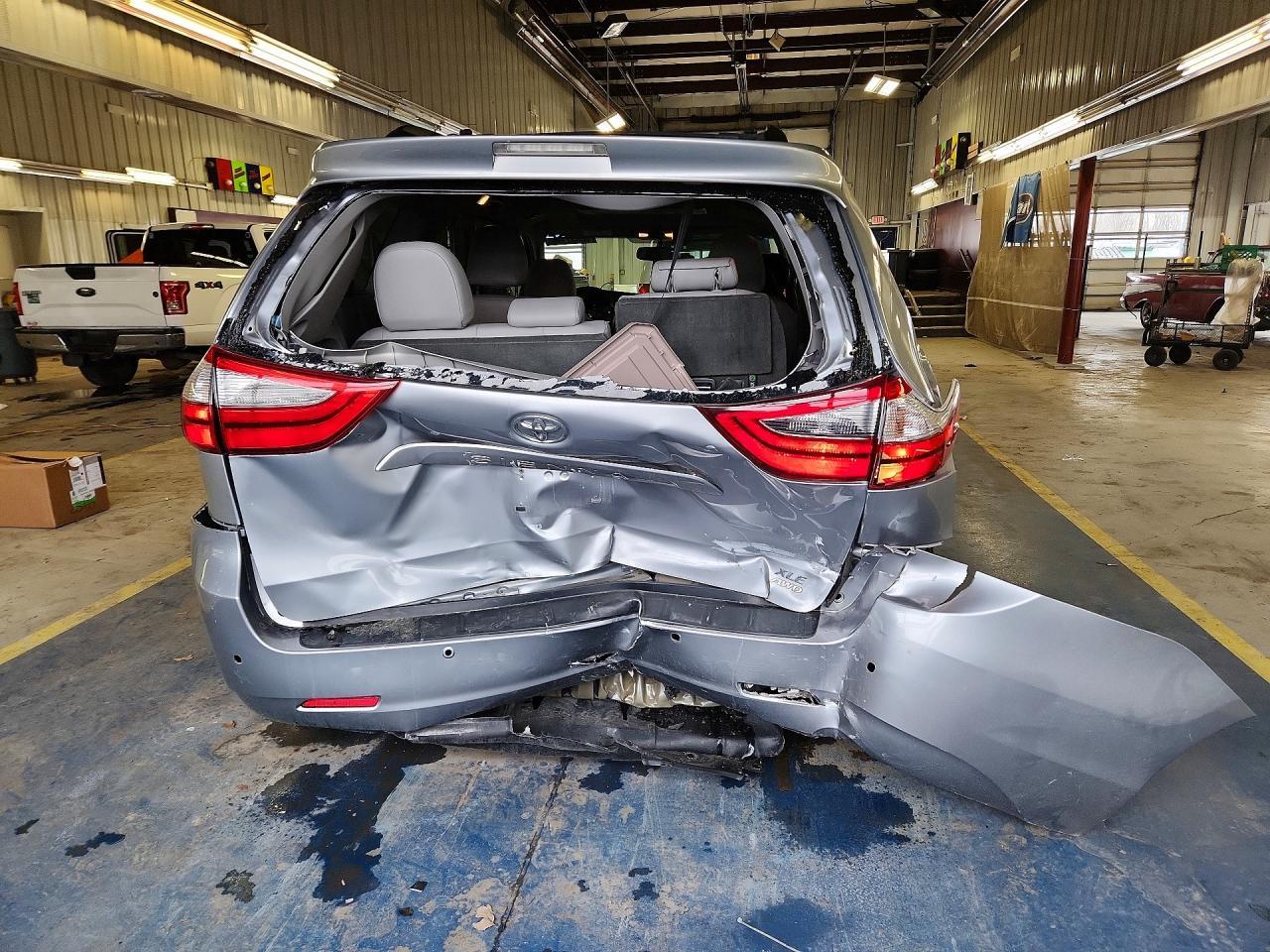 2016 Toyota Sienna Xle Premium 7-Passenger - Фото 6