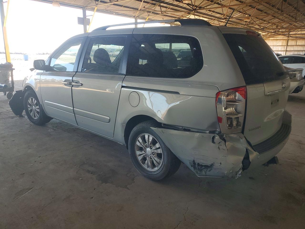 2012 Kia Sedona Lx - Фото 2