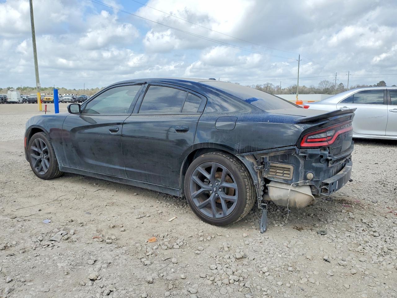 2019 Dodge Charger Sxt - Image 2