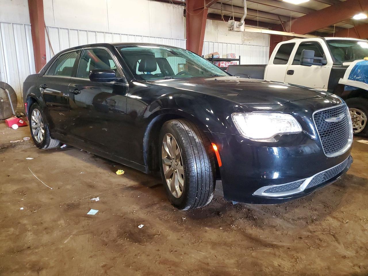 2017 Chrysler 300 Limited - Фото 4