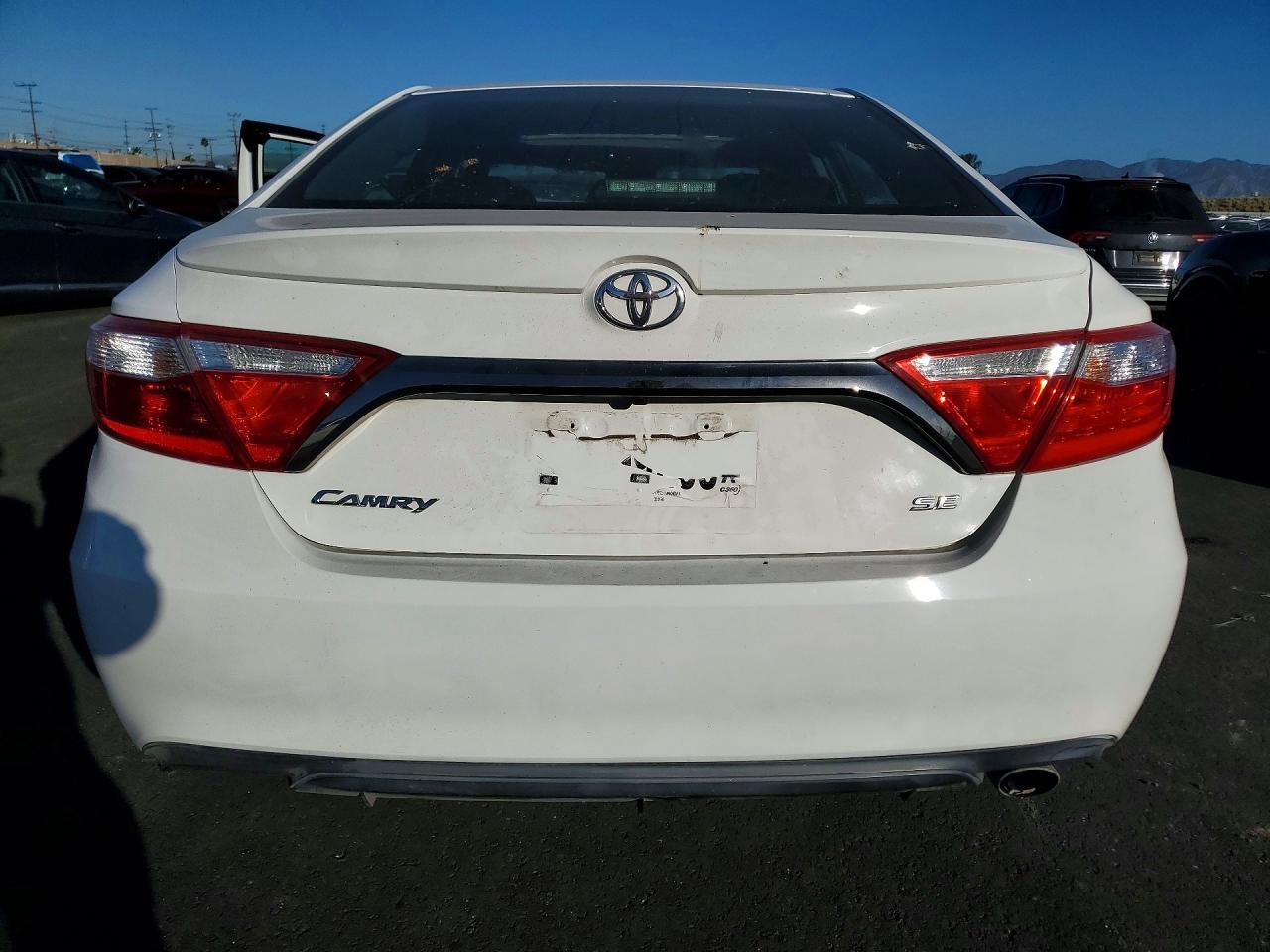 2017 Toyota Camry Se - Фото 6