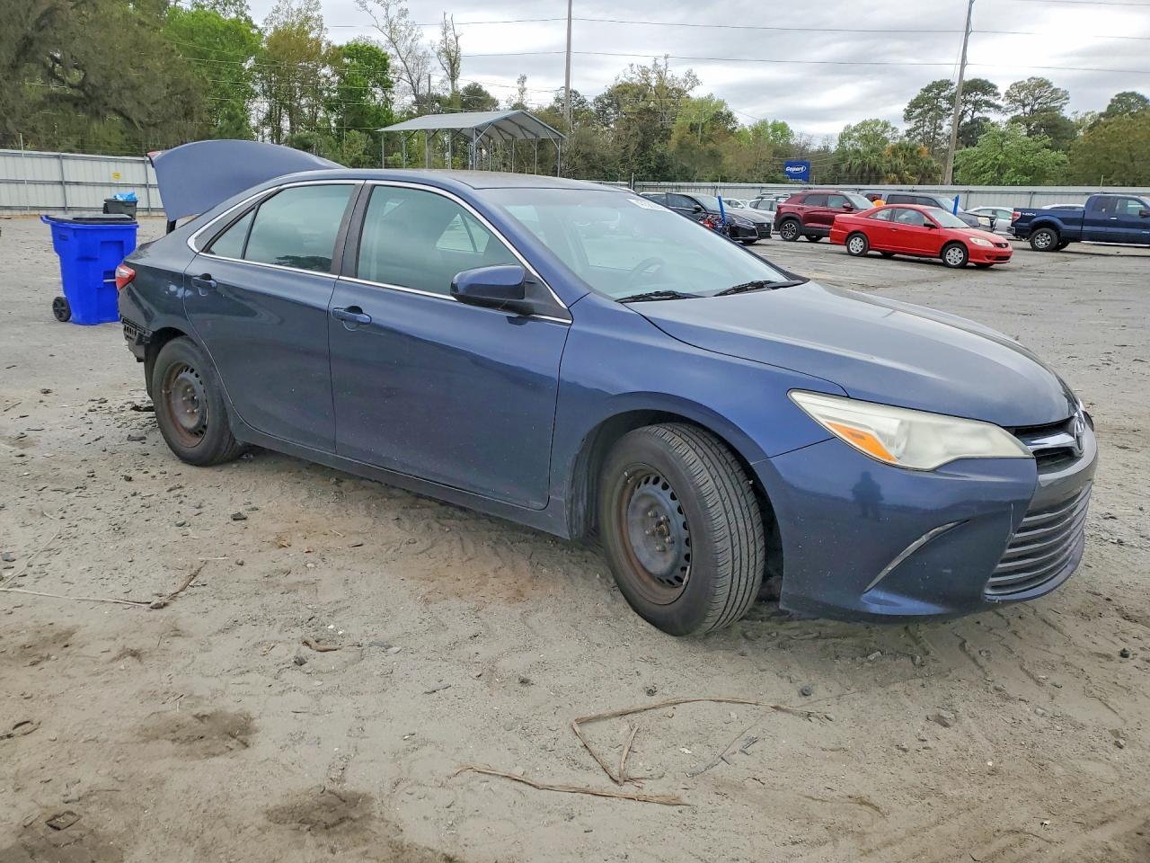 2015 Toyota Camry Le - Фото 4