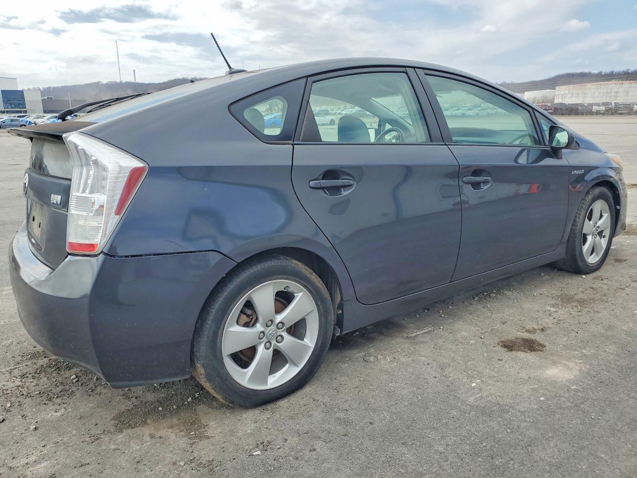 2010 Toyota Prius V - Фото 3