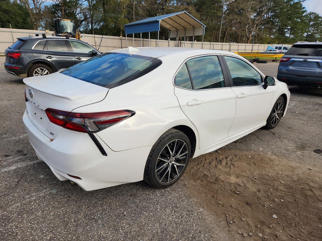 2024 Toyota Camry Se - Image 3