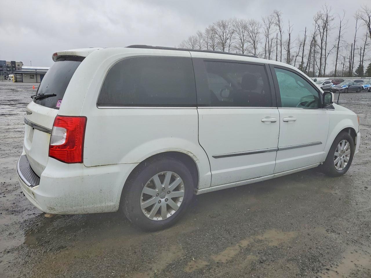 2015 Chrysler Town & Country Touring - Image 3