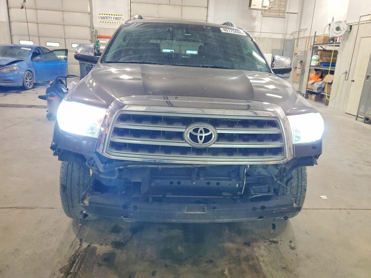 2010 Toyota Sequoia Platinum - Image 5