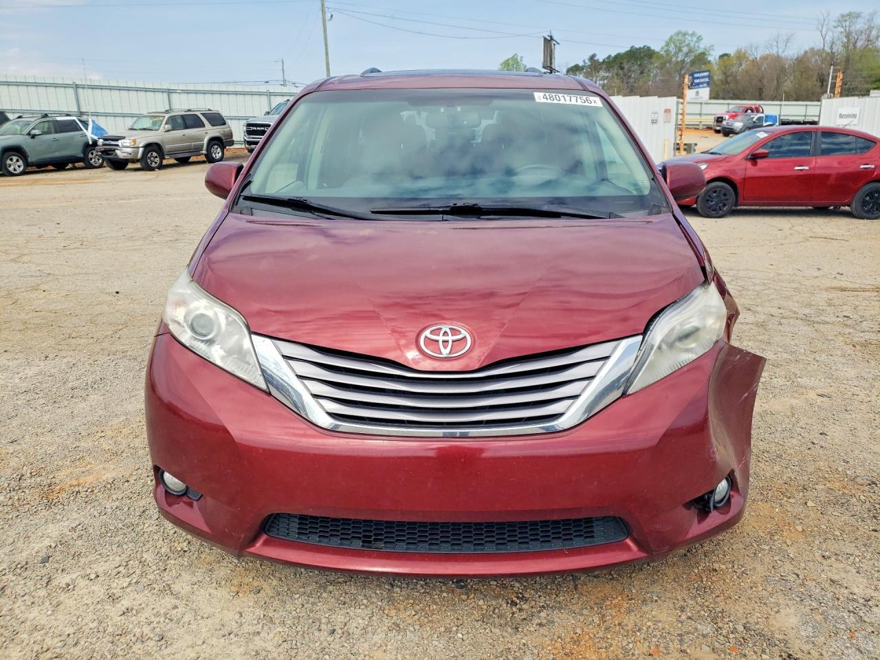 2016 Toyota Sienna Xle 8-Passenger - Image 5